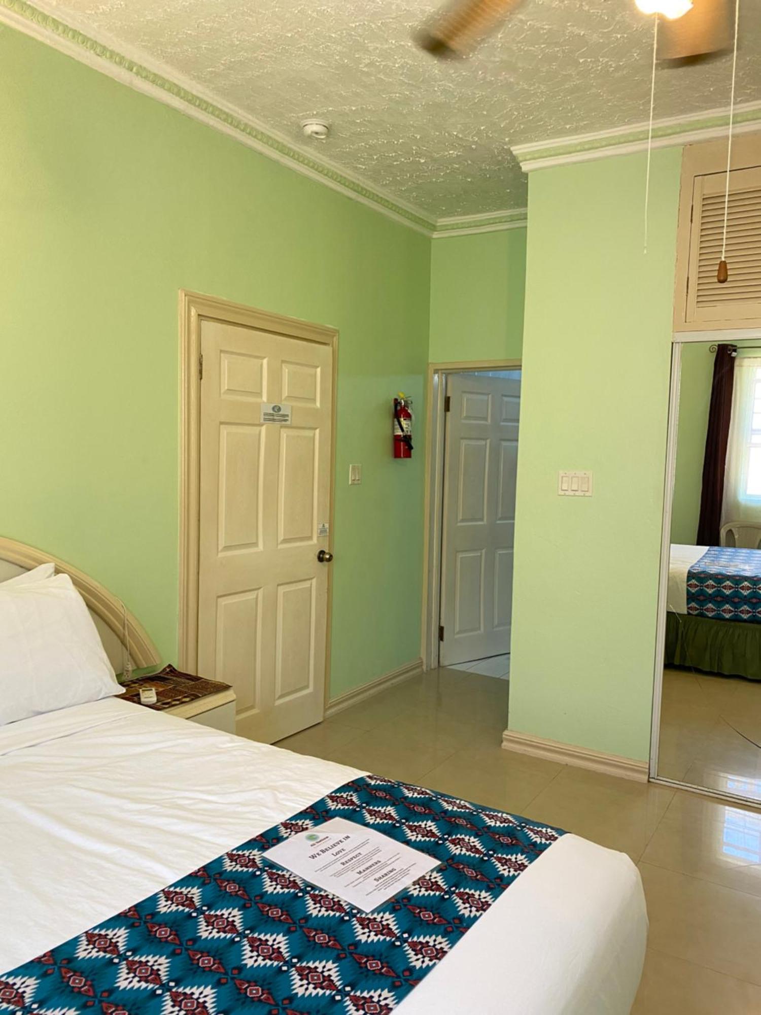 All Nations Guest House بورت أنطونيو المظهر الخارجي الصورة